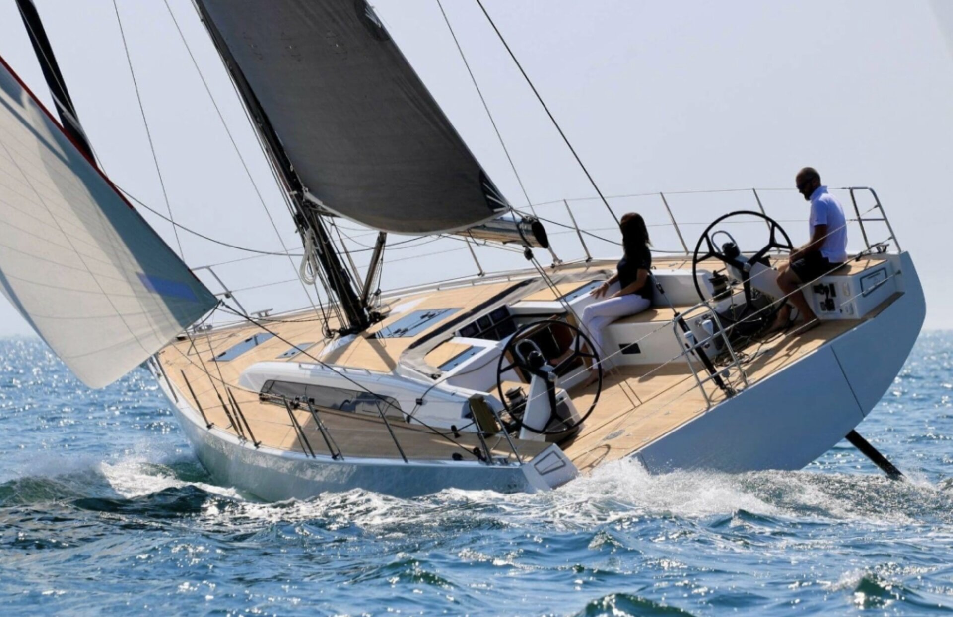 Segelyacht „Solaris“ unter Segeln auf offener See